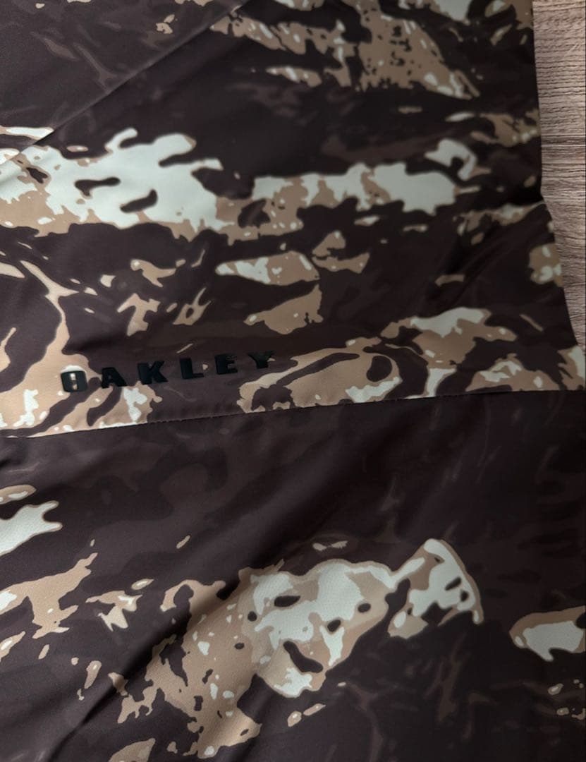 新品 Oakley カモフラ スノーボードウェア L