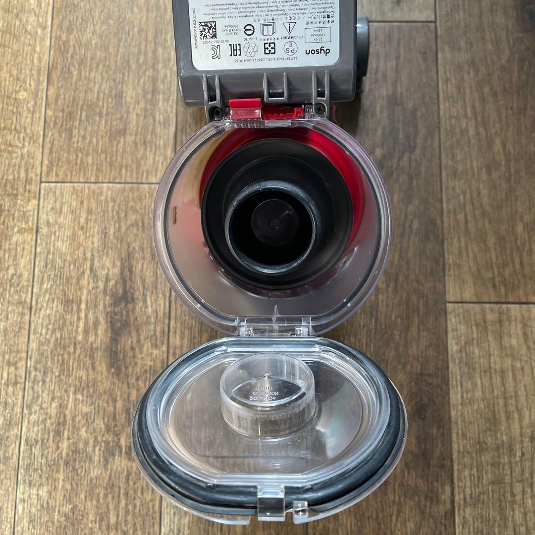 Dyson v7スティッククリーナー 充電器・アタッチメント付き