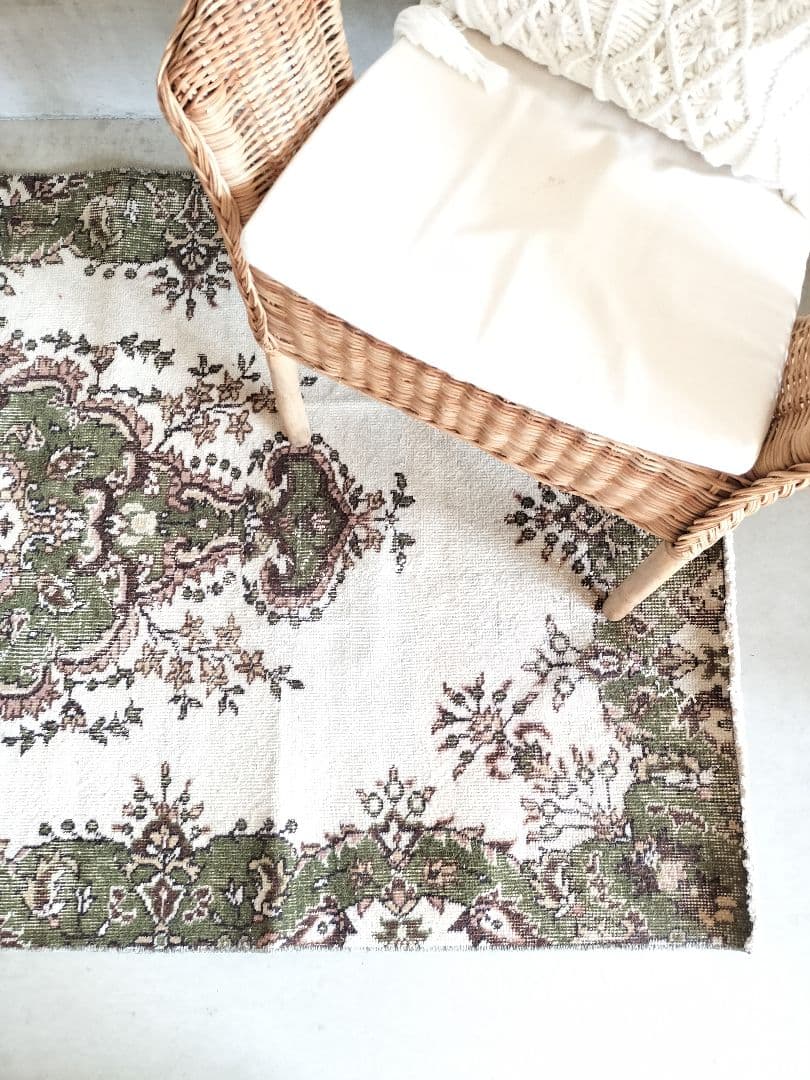 モスグリーンとベージュのヴィンテージトルコラグ　雅姫さんNo.728