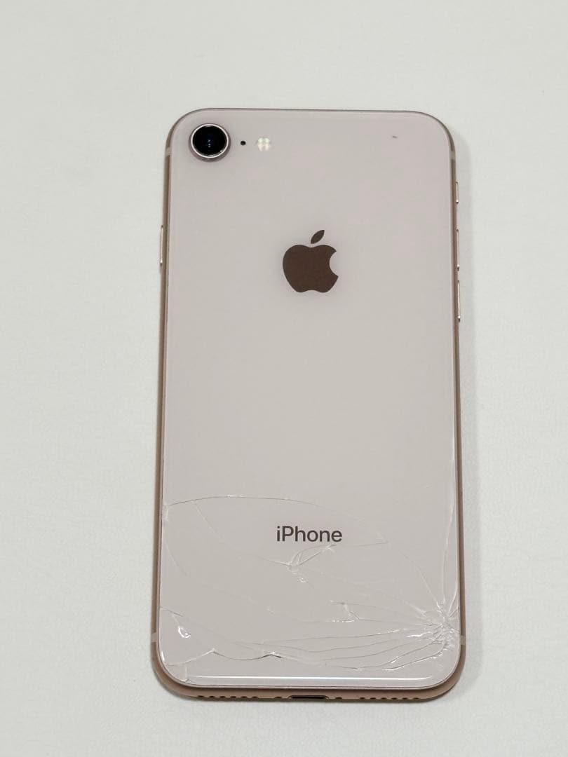 iPhone8 64GB ゴールド 裏面ひび割れ 動作OK