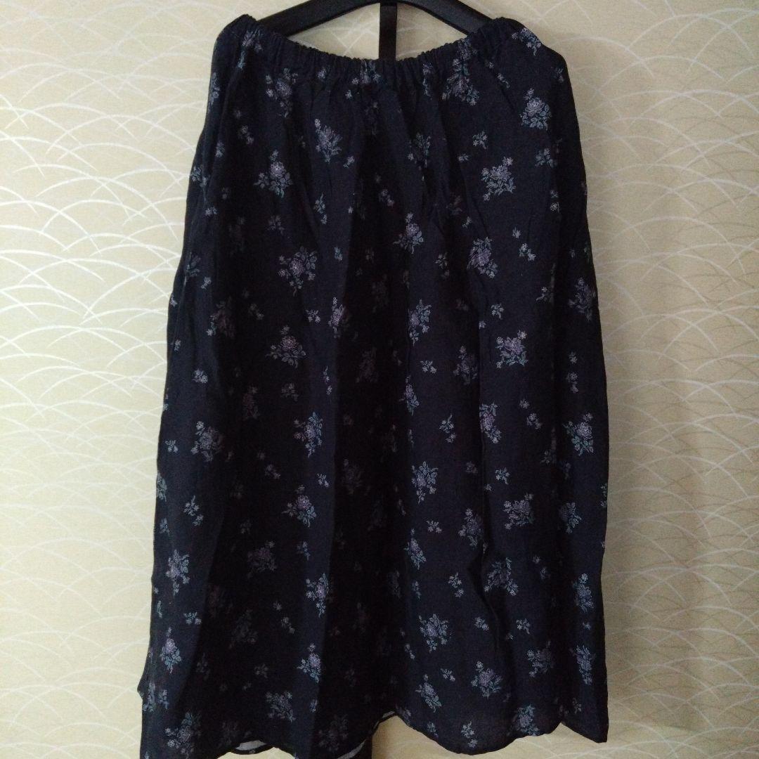 専用です‼️ネストローブ　ヴェリテクールフラワープリントスカート