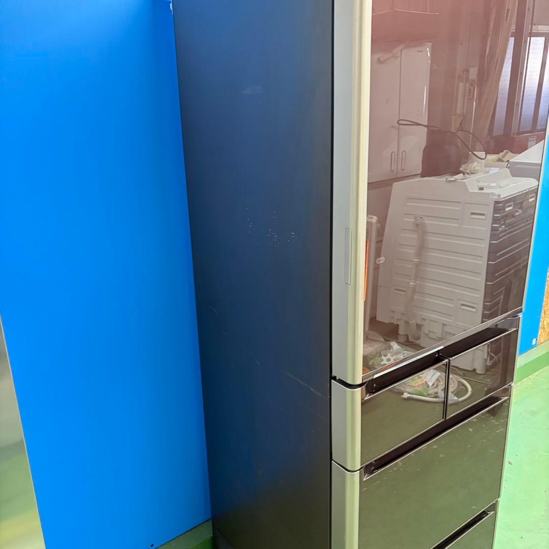 635 関東圏配送　大人気　鏡面デザイン　右開き　400L強　極美品　5ドア