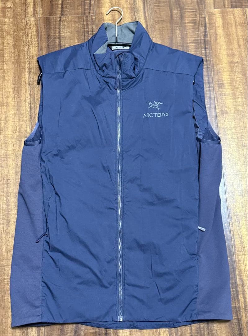 アークテリクス atom ベスト