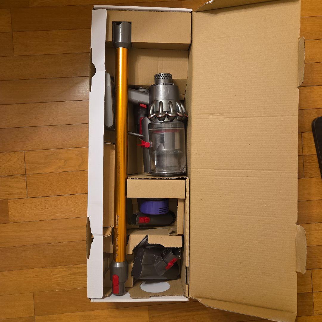 dyson ダイソンv10 fluffyコードレス掃除機　スタンド付き