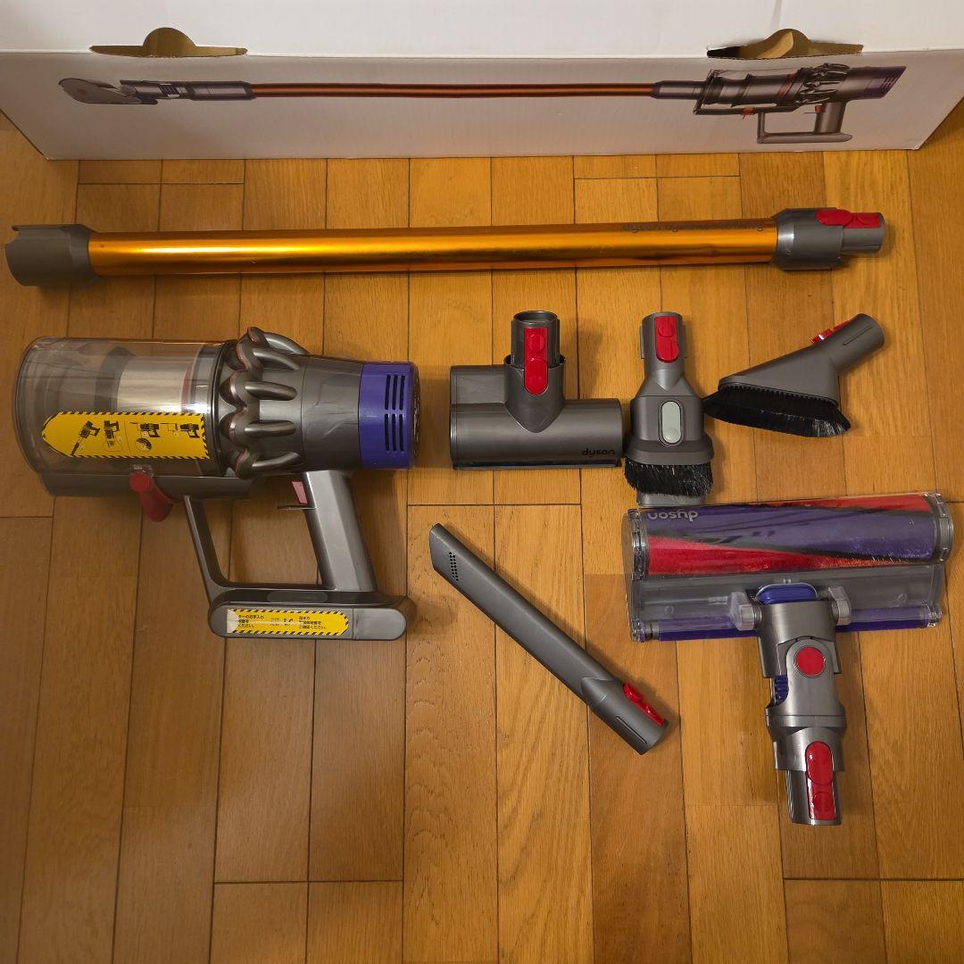 dyson ダイソンv10 fluffyコードレス掃除機　スタンド付き