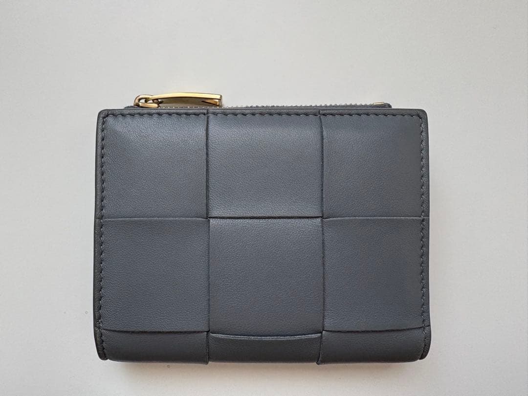 BOTTEGA VENETA 二つ折り財布 イントレチャート グレー ジップ