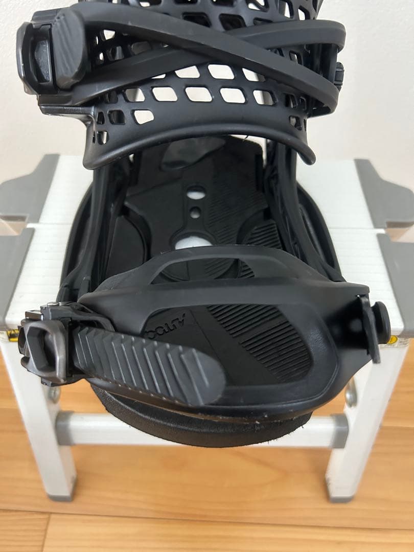 BURTON GENESIS ビンディング BURTON EST （Mサイズ）