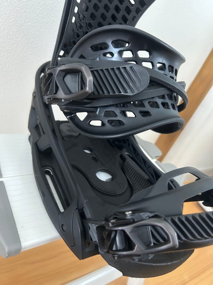 BURTON GENESIS ビンディング BURTON EST （Mサイズ）