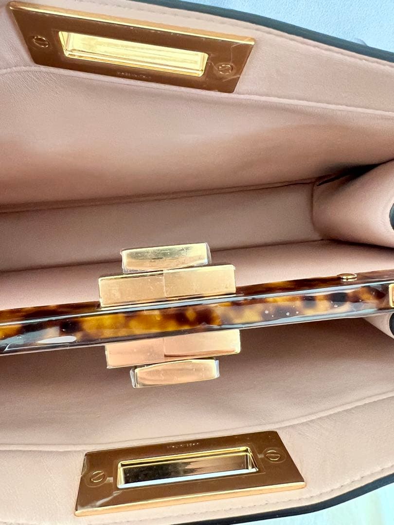 新品未使用★フェンディ ピーカブー アイシーユー ミディアム ハンドバッグ