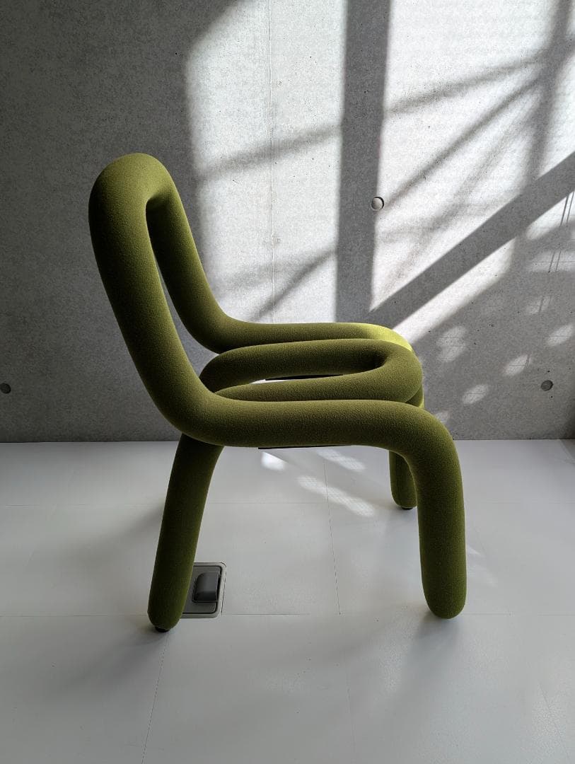 マスタッシュ ボールド デザイナー チェア リプロダクト　Bold Chair