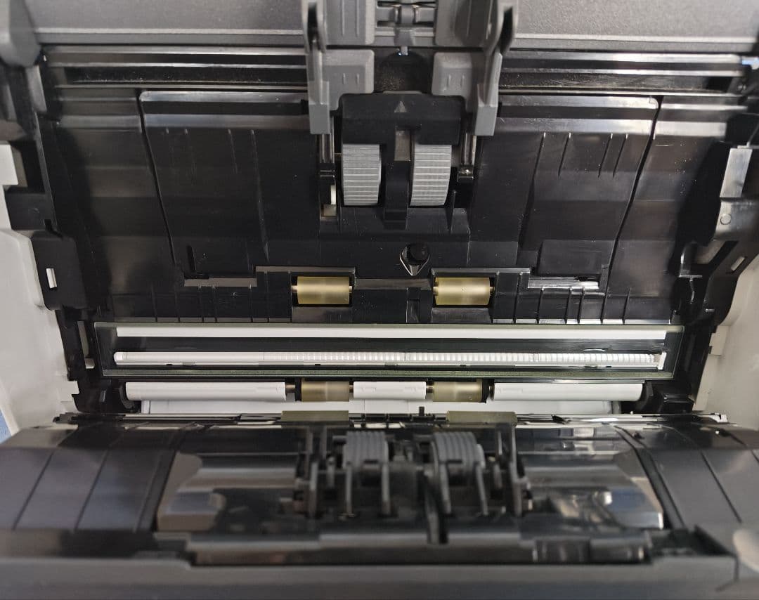 たまった書類を一気にスキャン 富士通 ScanSnap iX1500（白）使用並