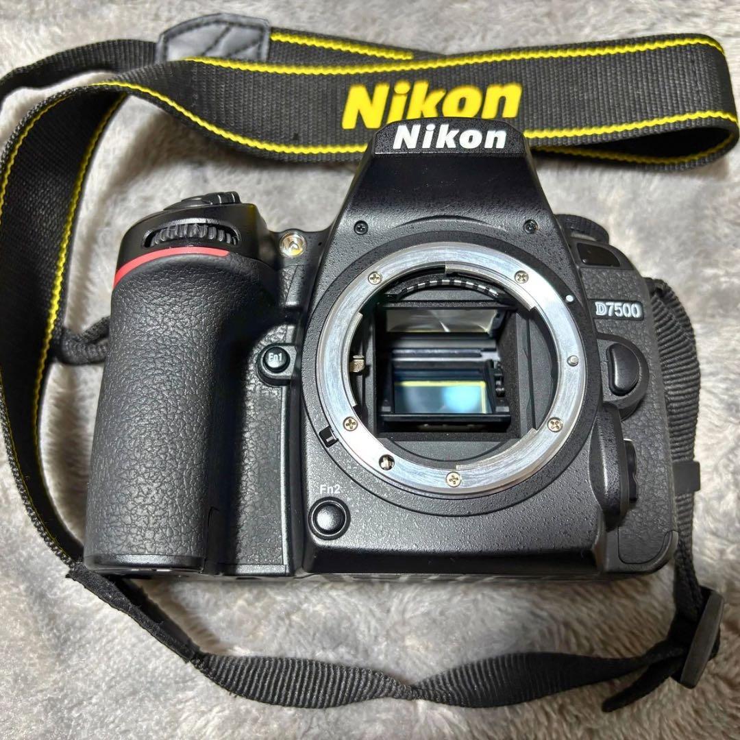 Nikon D7500本体ショット約17400回（ジャンク品）＆レンズ付き