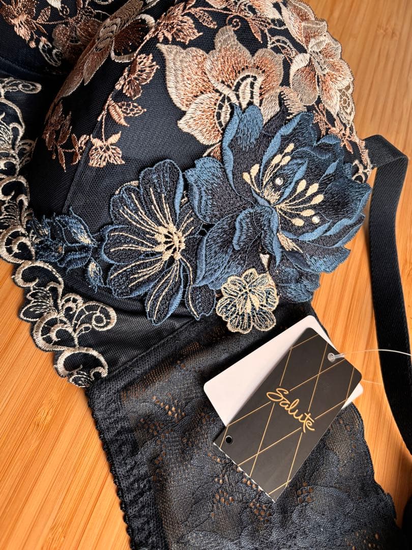 新品未使用　サルート　G85 グループ28 Rich Veil Bra