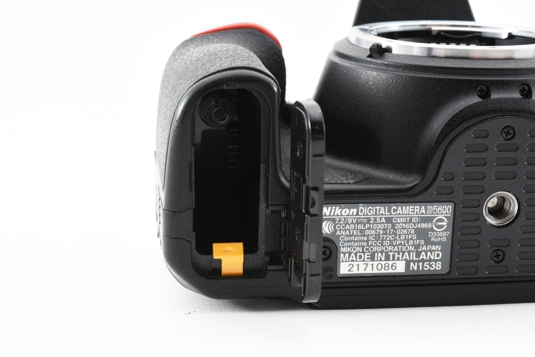 Nikon D5600 デジタルカメラボディー（付属品あり）