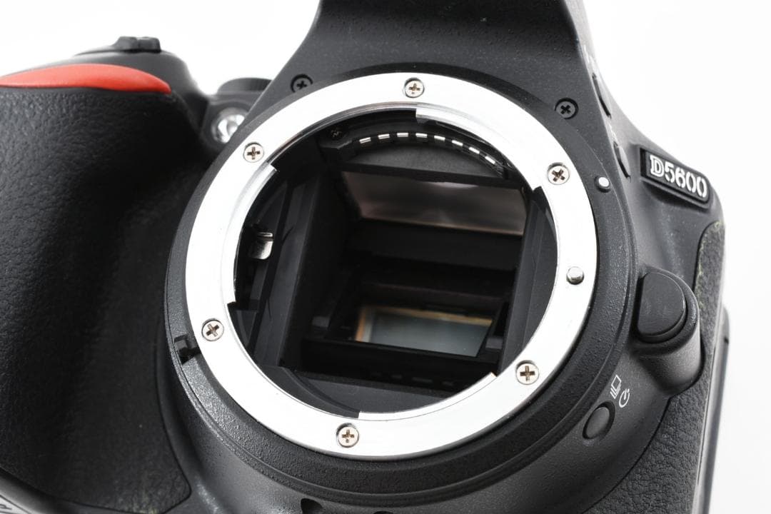 Nikon D5600 デジタルカメラボディー（付属品あり）
