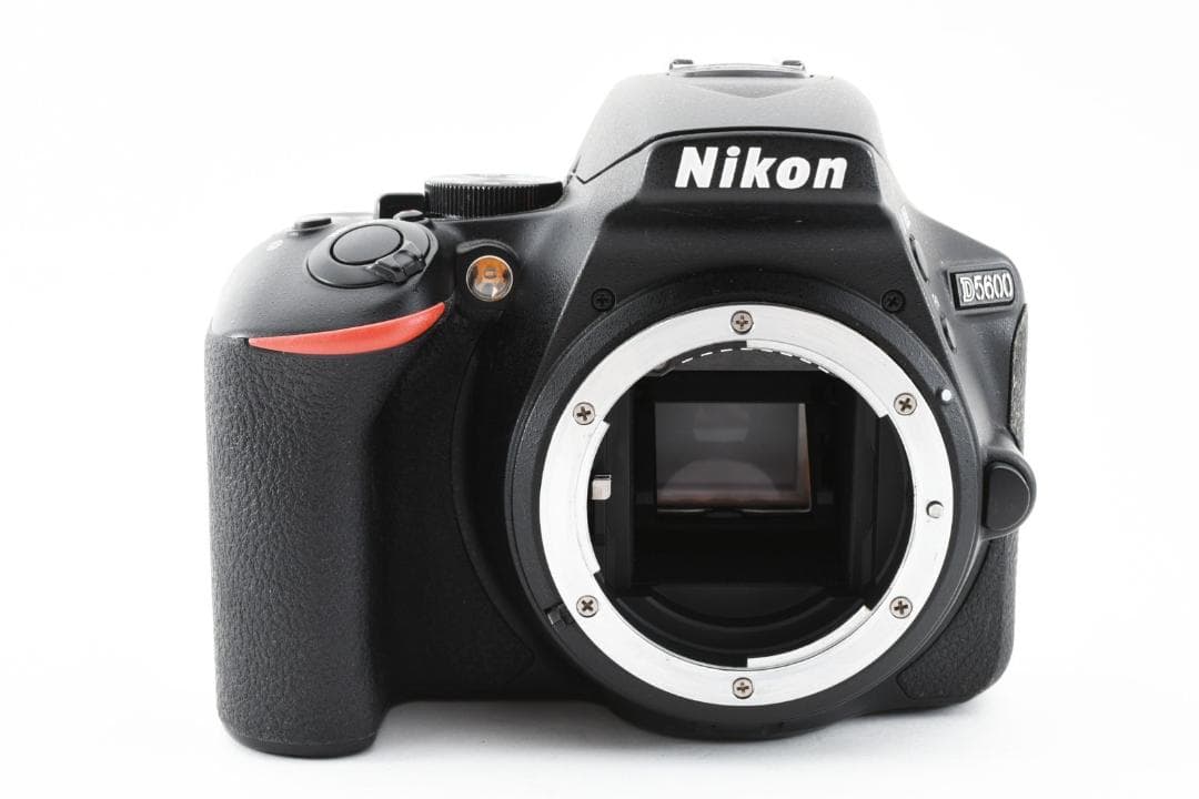 Nikon D5600 デジタルカメラボディー（付属品あり）