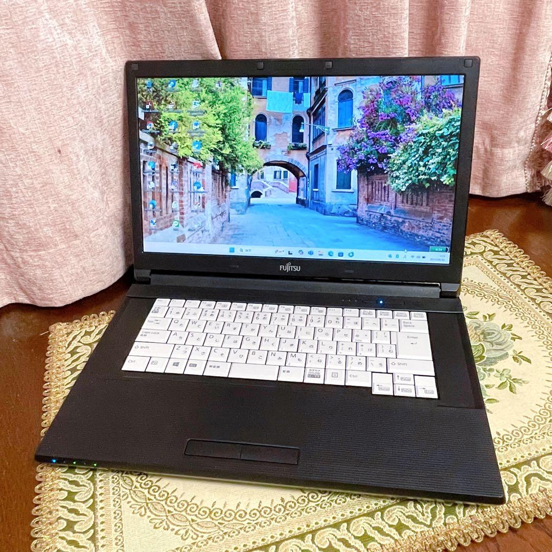 美品⭐︎第8世代Corei3⭐︎SSD⭐︎ノートパソコン ブラック⭐︎オフィス付き