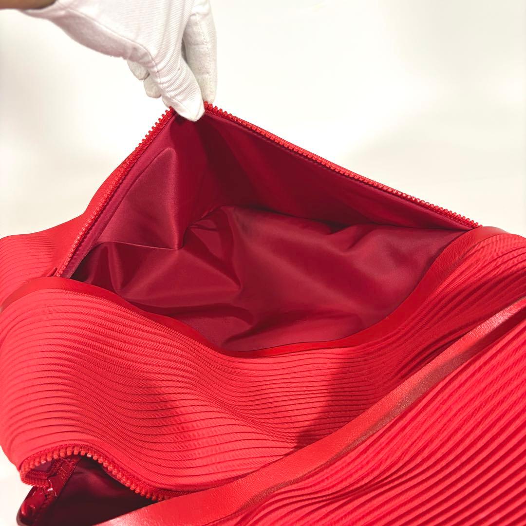 極美品 プリーツプリーズ イッセイミヤケ バイアスジップ リュック レッド