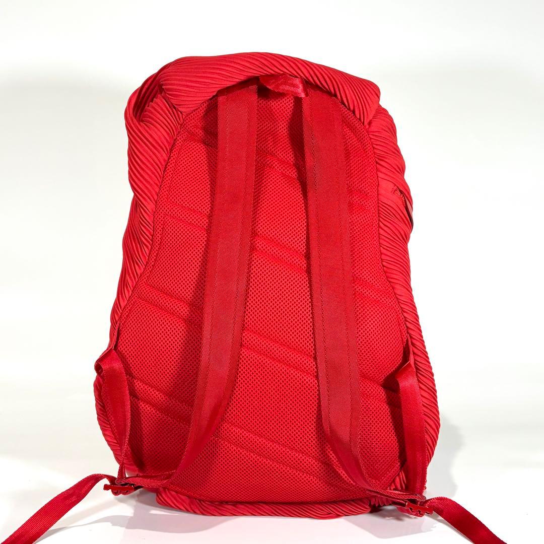極美品 プリーツプリーズ イッセイミヤケ バイアスジップ リュック レッド