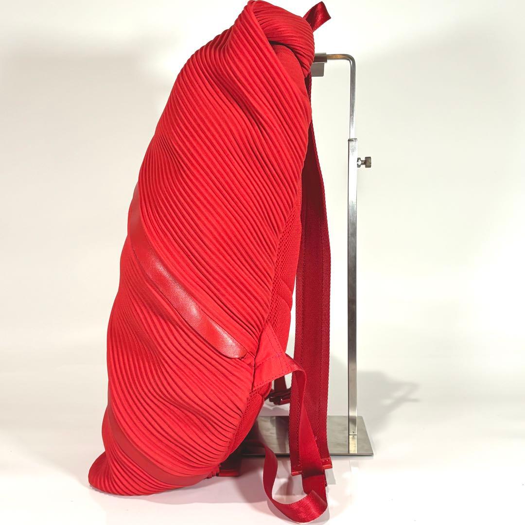 極美品 プリーツプリーズ イッセイミヤケ バイアスジップ リュック レッド