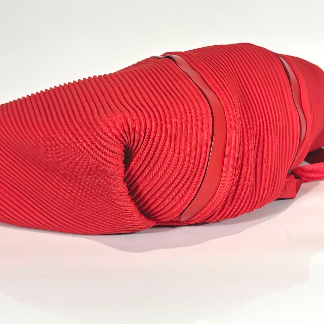 極美品 プリーツプリーズ イッセイミヤケ バイアスジップ リュック レッド