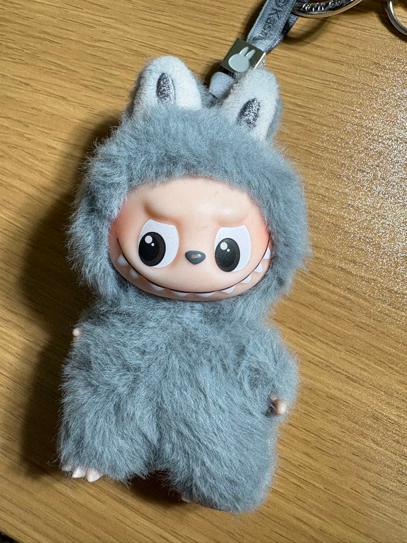 ラブブとシュプリームのカラビナ