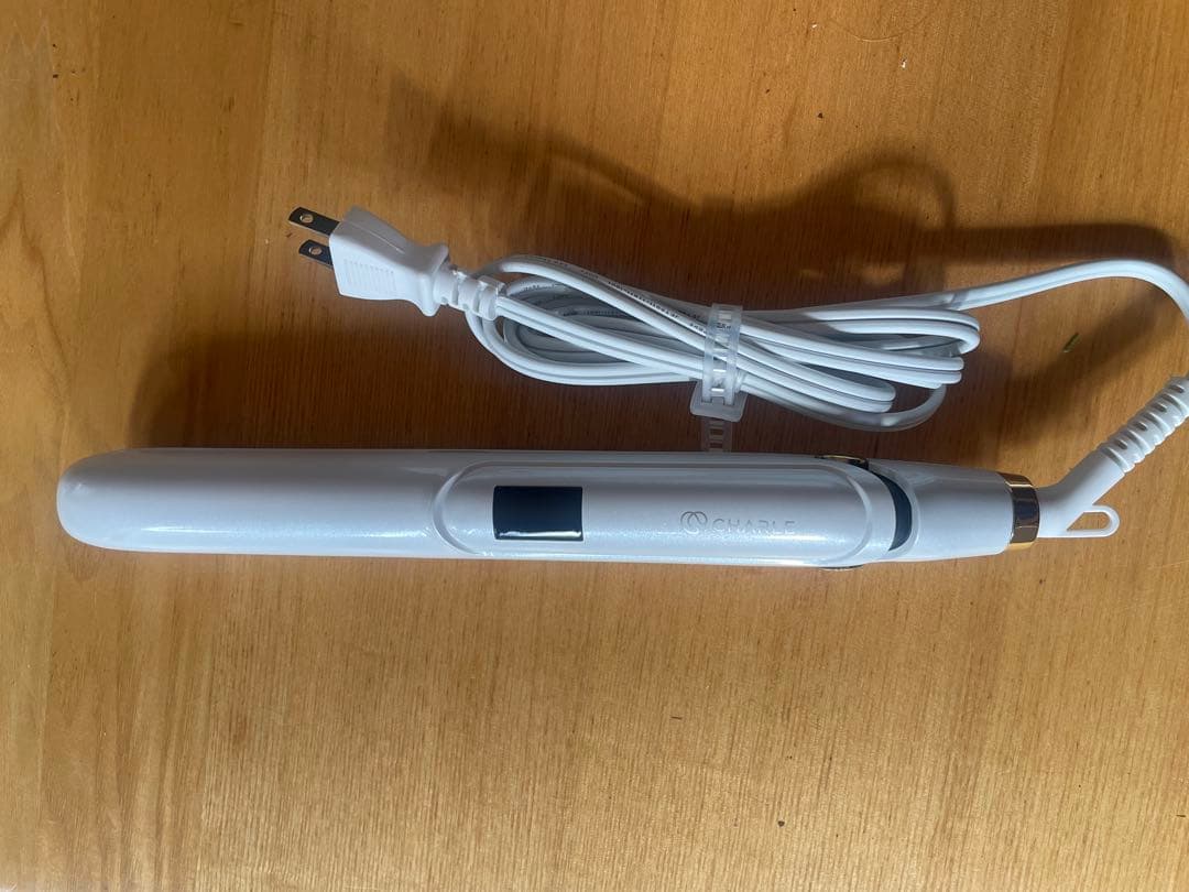 CHARLE ヘアアイロン ホワイト 収納ケース付き