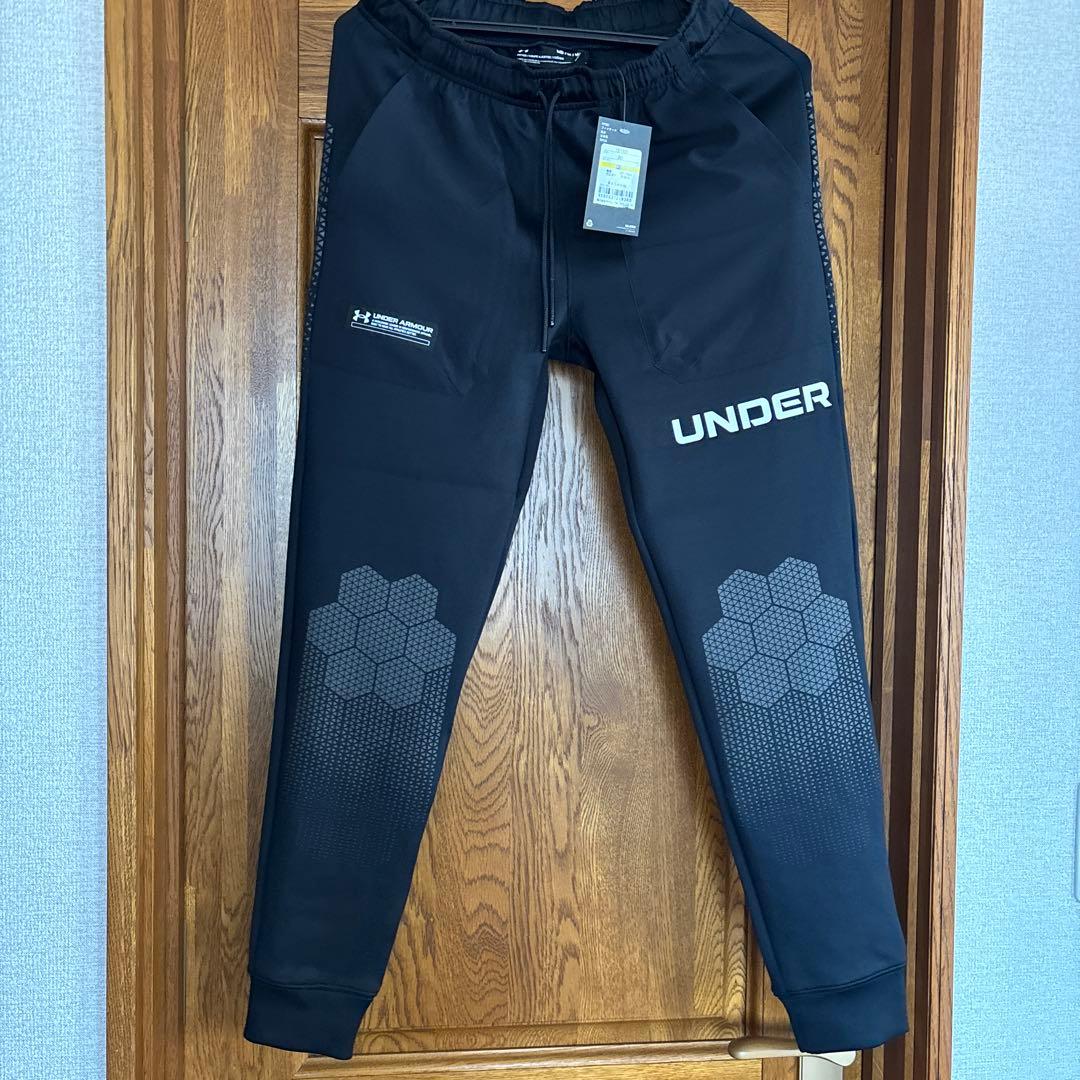 年末年始セール上下M UNDER ARMOUR ジャケット ホワイト・ブラック