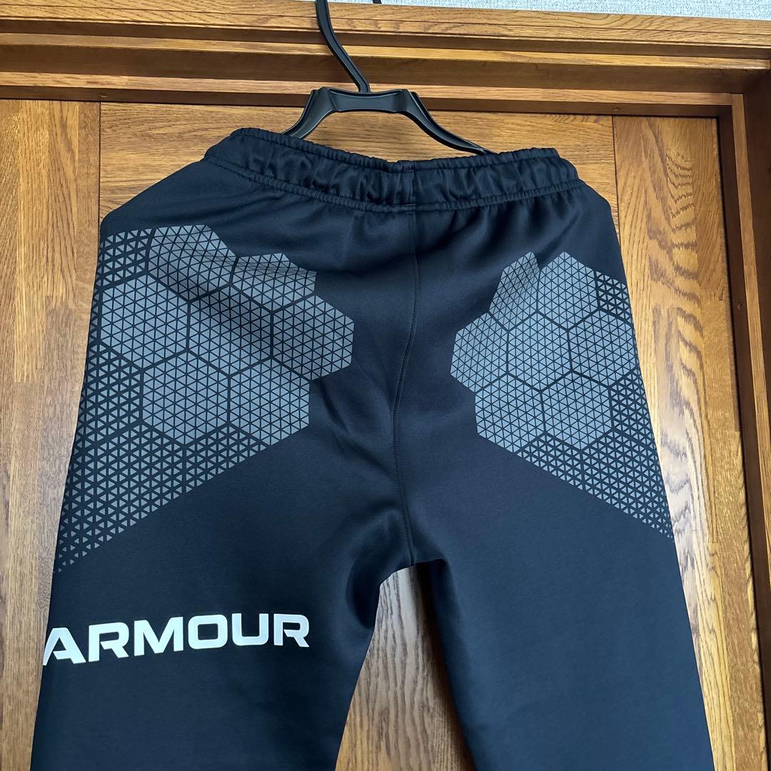 年末年始セール上下M UNDER ARMOUR ジャケット ホワイト・ブラック