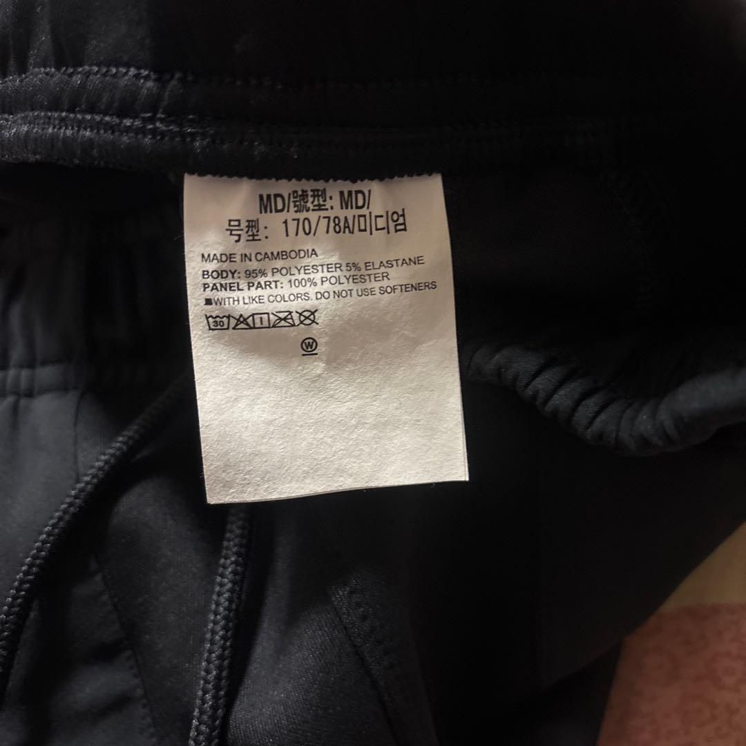 年末年始セール上下M UNDER ARMOUR ジャケット ホワイト・ブラック