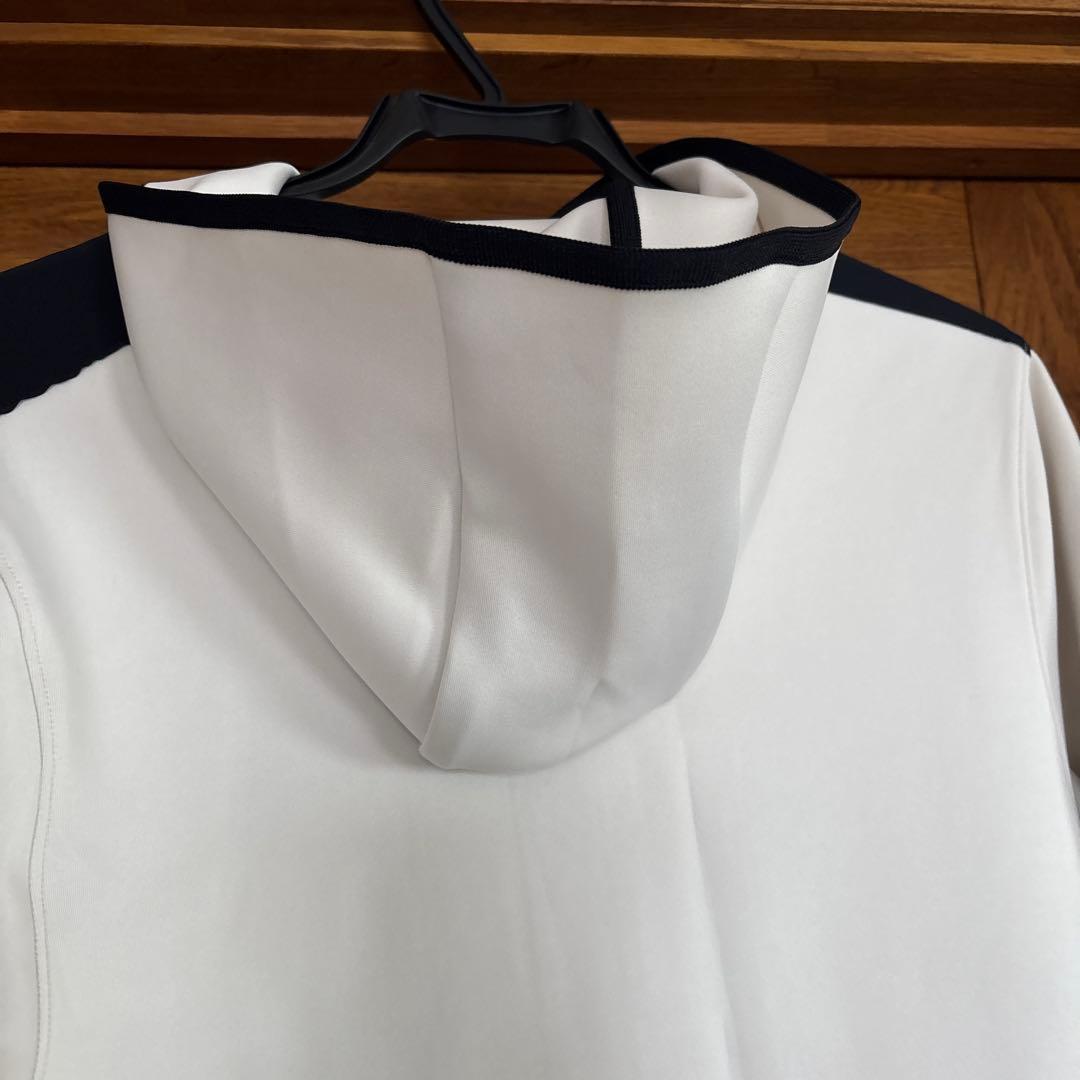 年末年始セール上下M UNDER ARMOUR ジャケット ホワイト・ブラック