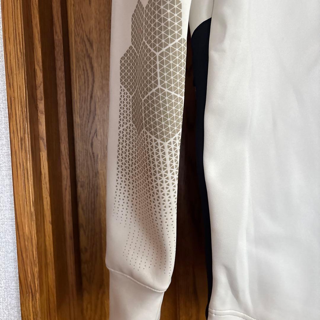 年末年始セール上下M UNDER ARMOUR ジャケット ホワイト・ブラック