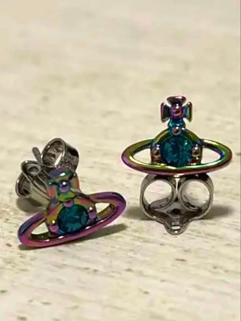 ヴィヴィアン ピアス オーロラ マーブル レインボーオーブ