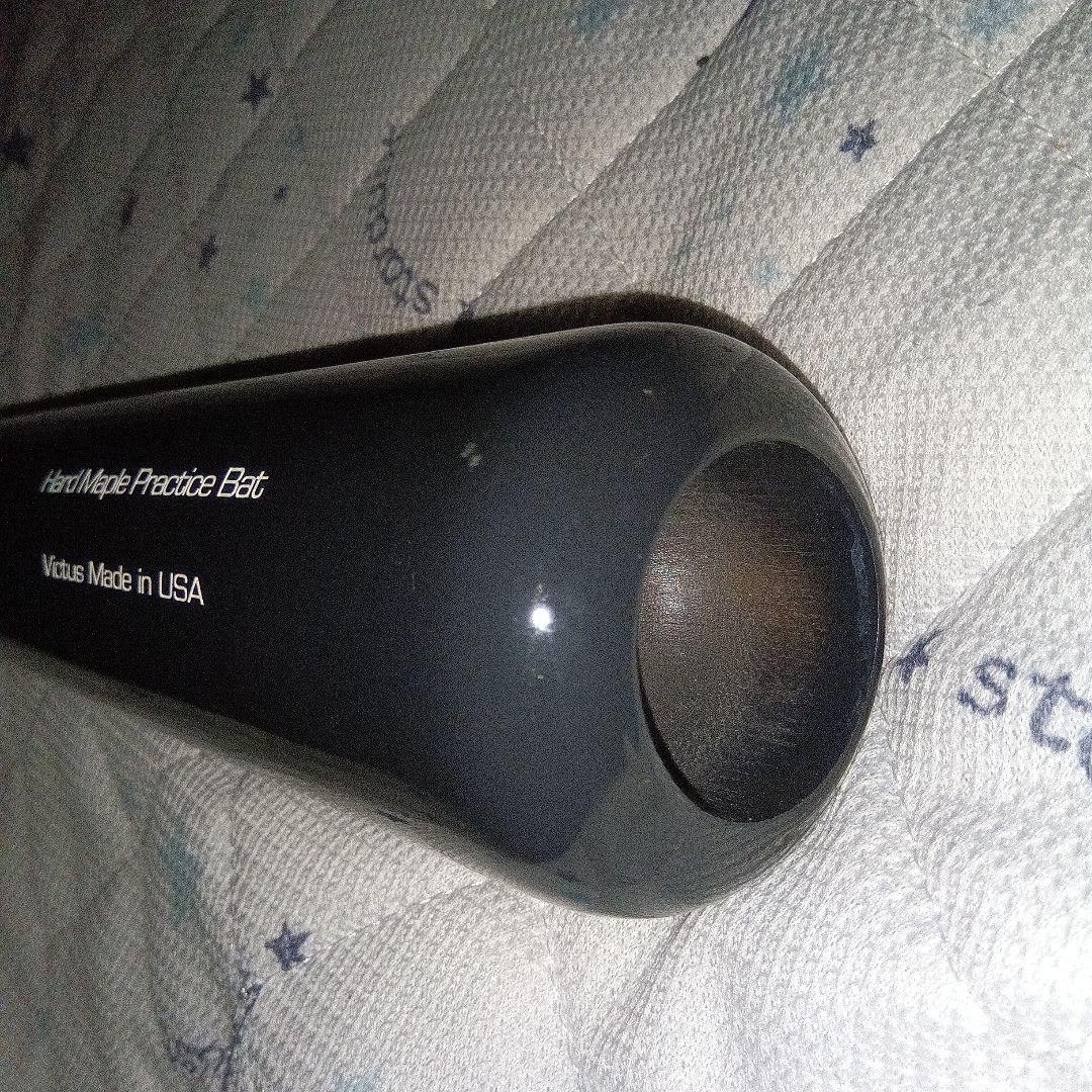 ビクタス　Victus 硬式用木製バット