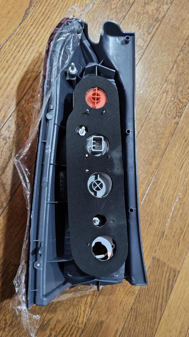 【新品未使用】サクシード プロボックス テールランプ 右側単品 R