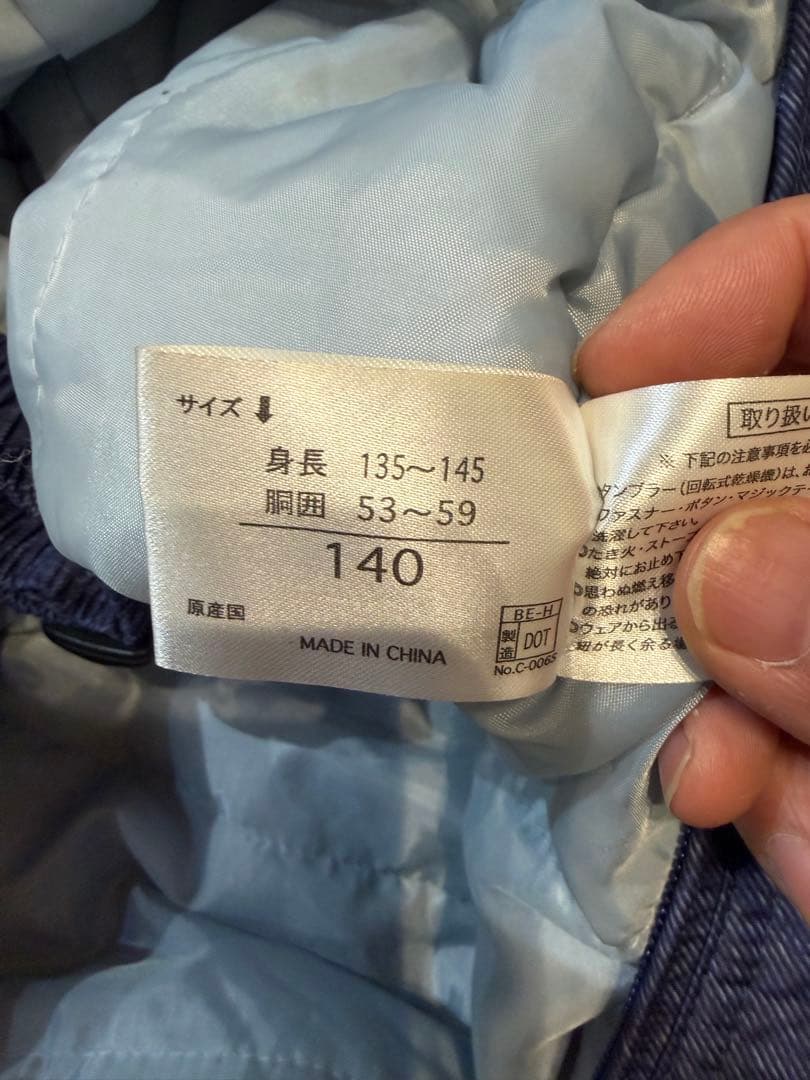 ジュニアスキー一式　板130cm／ストック／ブーツ／ウェア上下140cm