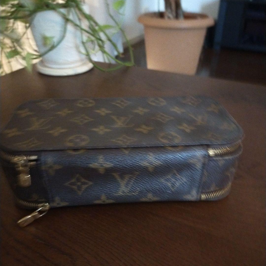ルイヴィトン トゥルース・ブラッシュ PM　 小物入れ