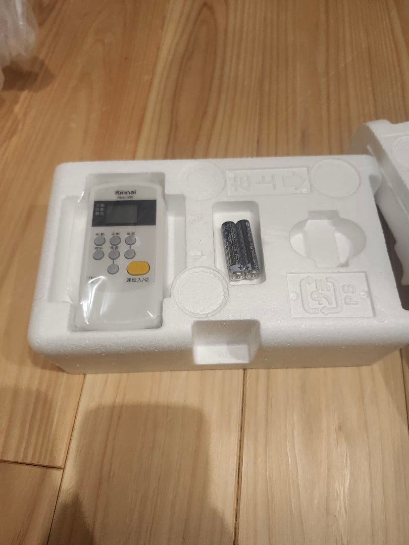 温水ルームヒーター RFM-Y61EB 2024年製