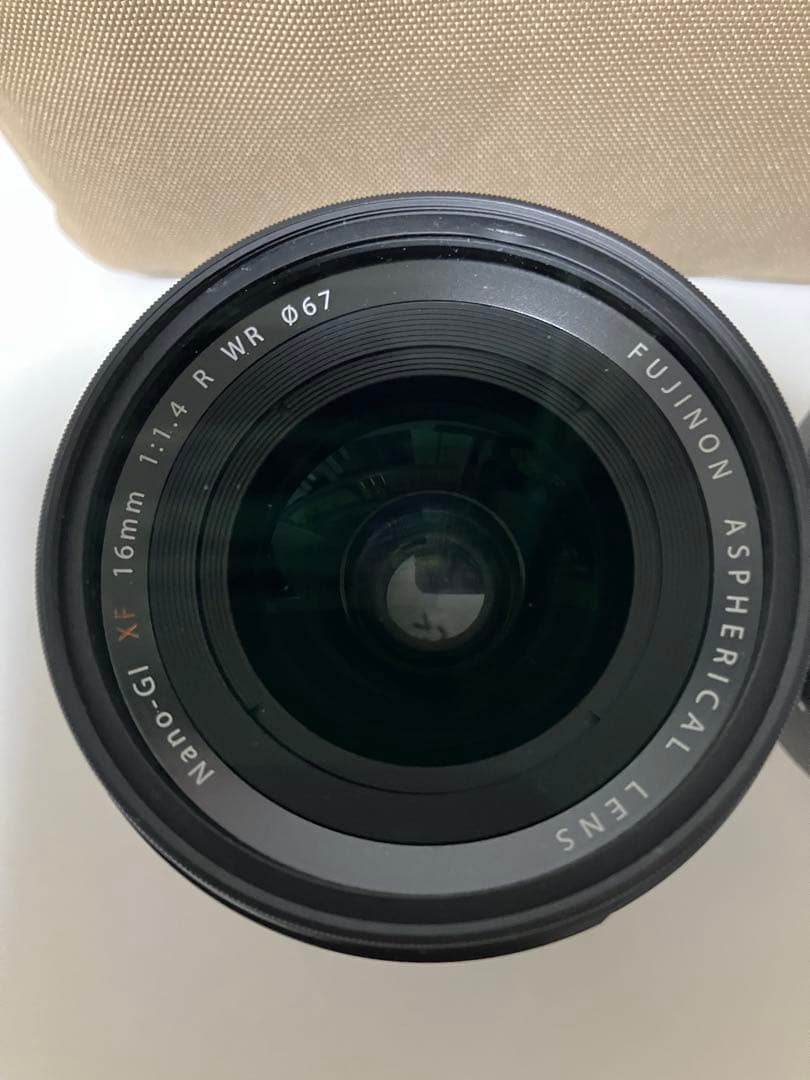富士フイルム　レンズ　Fujifilm XF 16mm F1.4 R WR