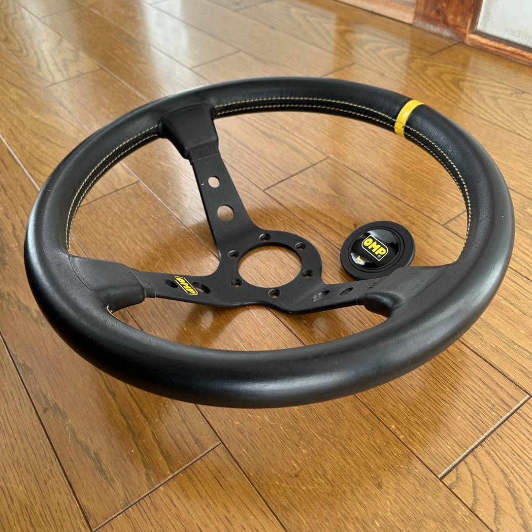 OMP ステアリング コルシカ ディープコーン レザー ホーンボタン付き
