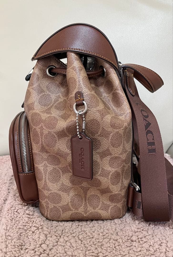 COACH ロゴ入りブラウンレザーバックパック