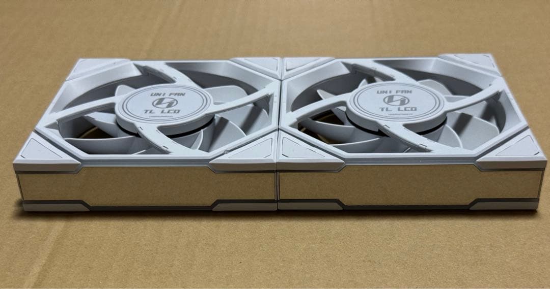 Lian Li UNI FAN TL LCDホワイト 8個+ファンコントローラー