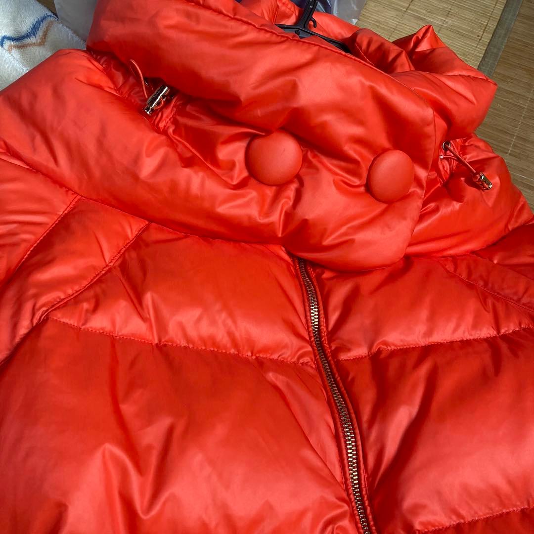 100%ダウン　100%毛皮　大きめボタンが可愛いオレンジのダウンジャケット