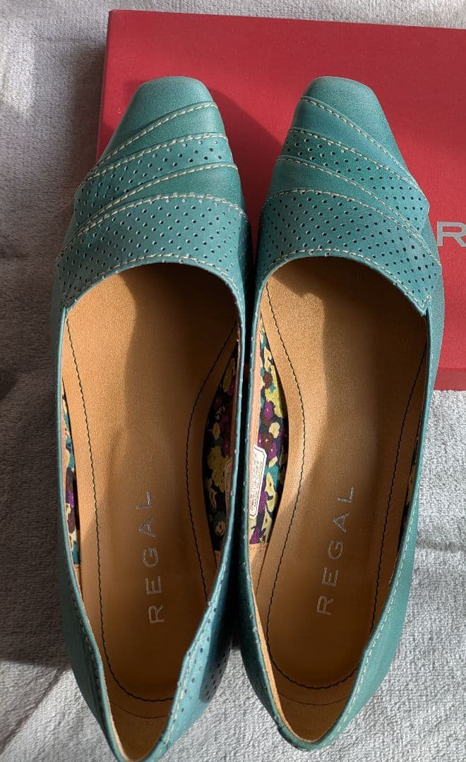 新品 REGAL ターコイズ レザー パンプス