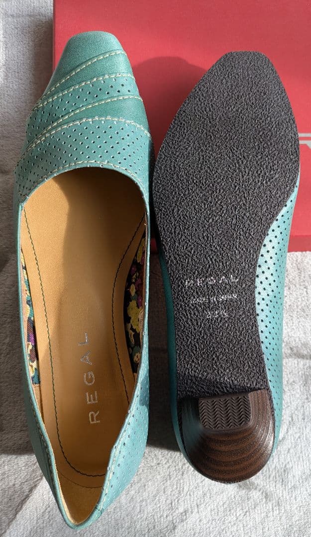 新品 REGAL ターコイズ レザー パンプス