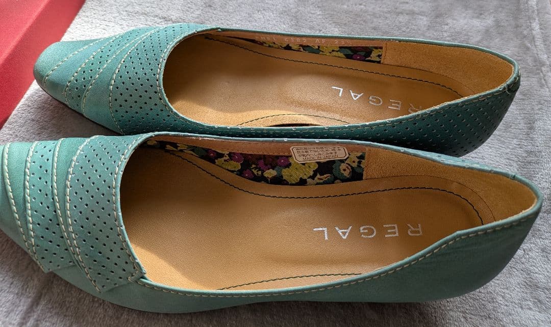 新品 REGAL ターコイズ レザー パンプス