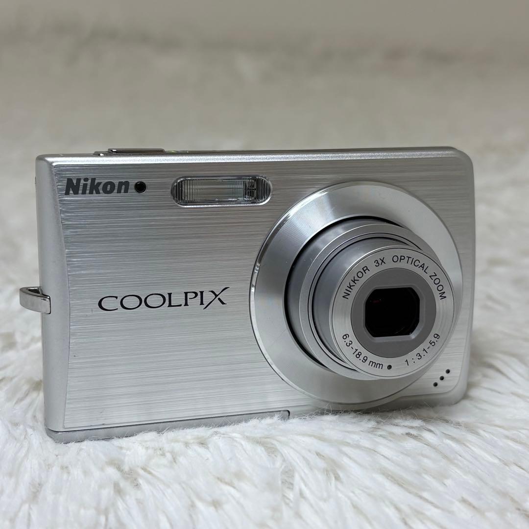 美品　Nikon カメラ　COOLPIX S200 充電器　箱　コンデジ　動作品