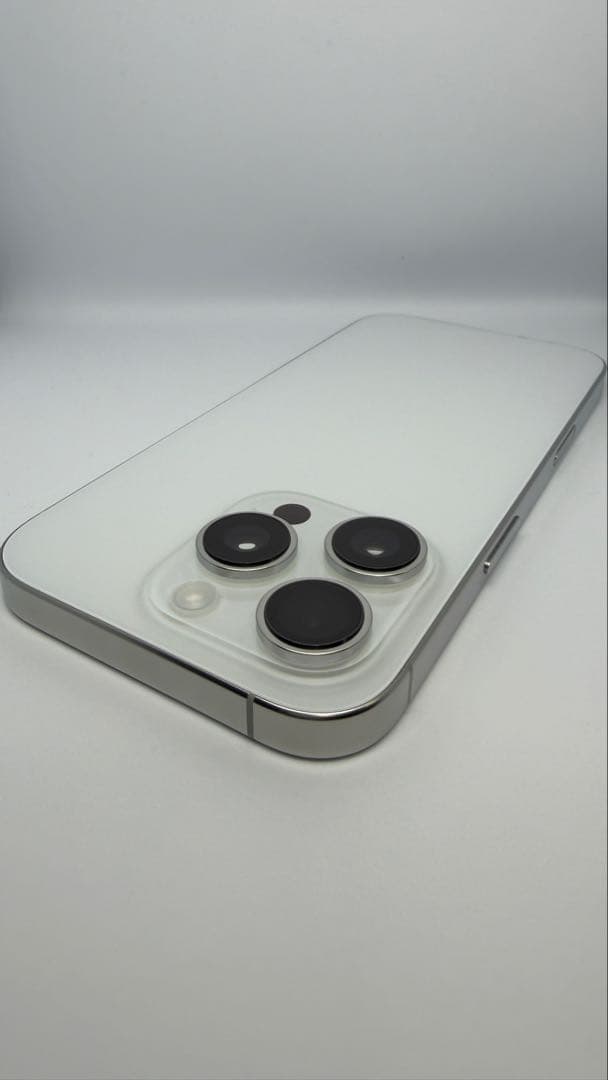 Apple iPhone 16 Pro 256GB ホワイトチタニウム　極美品