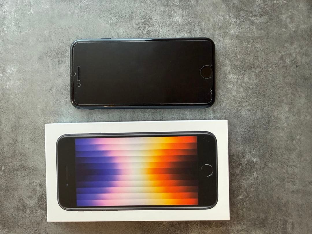 Apple iPhone SE (第3世代) ブラック バッテリー容量100%