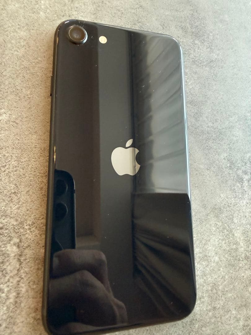 Apple iPhone SE (第3世代) ブラック バッテリー容量100%